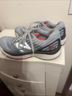 New Balance Women's Gray and Red 860 Athletic Running Shoes